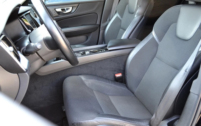 Volvo V60 cena 84900 przebieg: 231260, rok produkcji 2019 z Ćmielów małe 781